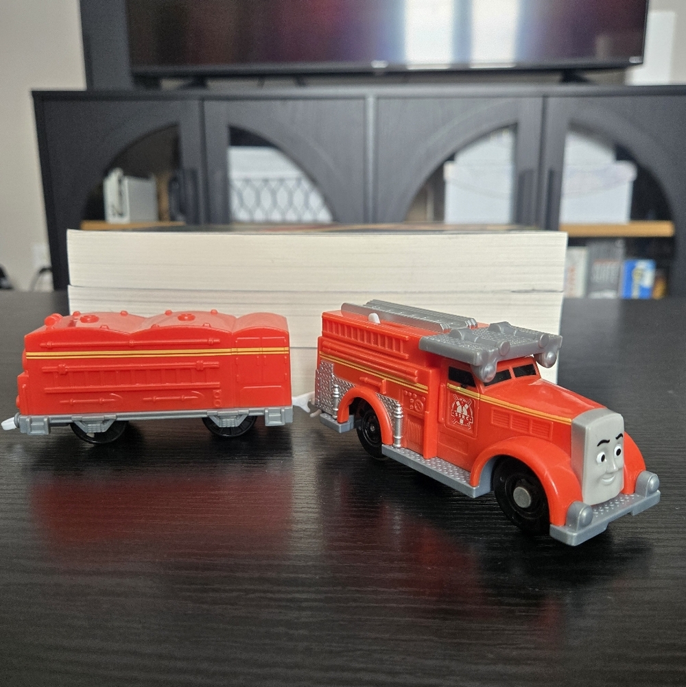 Flynn, Thomas & Friends Trackmaster Motorized Train Engine 2010 Fire Truck
